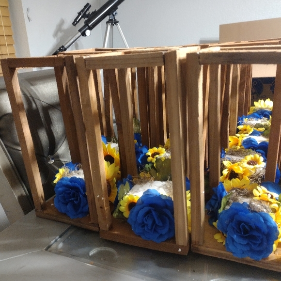 5 centerpieve blue roses and sunflowers